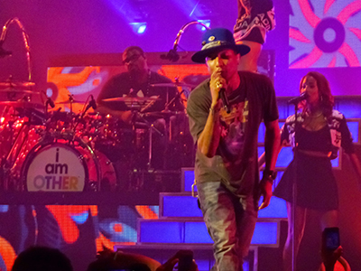 kekeLMB_Pharrell_Williams_Dear_GIRL_Tour_Zenith_Paris_2014_(1)