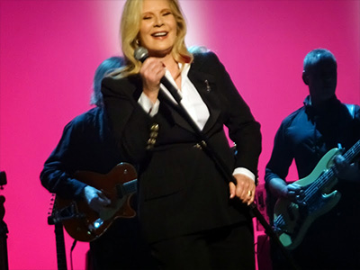 kekeLMB_Sylvie_Vartan_Sylvie_A_La_Folie_Les_Folies_Bergere_Paris_2014_(2)