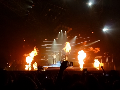 kekeLMB_Usher_The_UR_Experience_Zenith_Paris_2015_(3+)